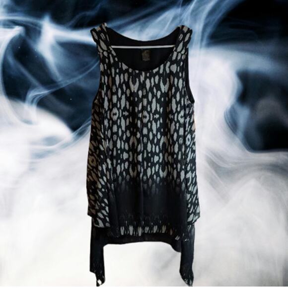 New Directions Large short sleeve black and white lined handkerchief woman's top - Picture 1 of 1